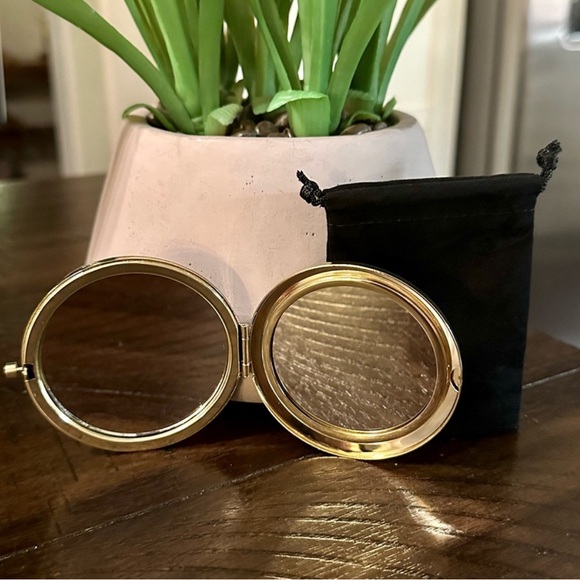 NEW!! Glam Compact Mirror - Picture 4 of 12